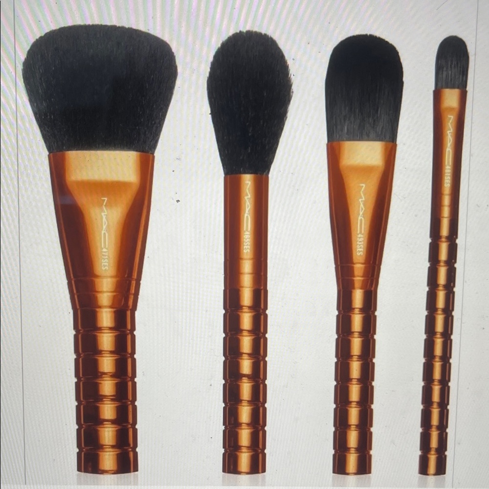 New MAC Shiny Pretty Things 4 Face Brush Party Set + Case - Picture 2 of 6